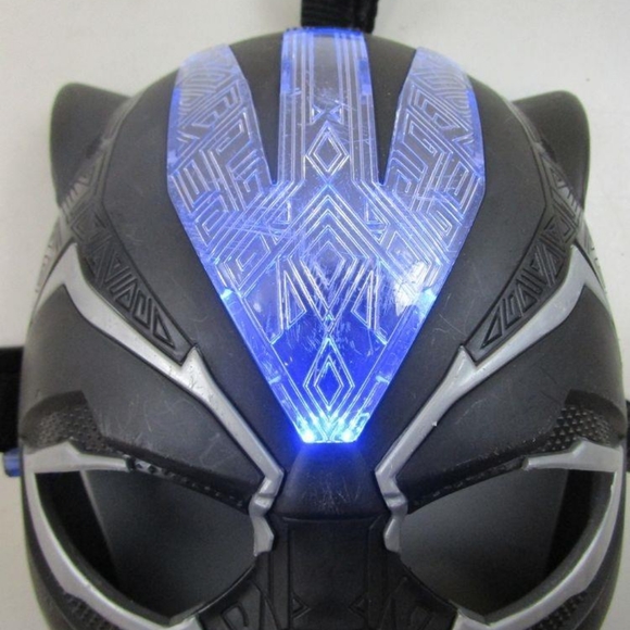 THE BLACK PANTHER LIGHT UP ELECTRONIC MASK Hasbro marvel - Picture 5 of 7
